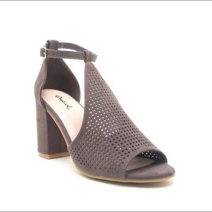 NIB Qupid Edeena Bootie Block Heel Buckle Sandals
